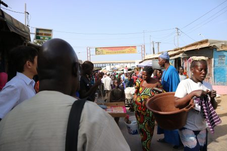 ンブール市場(縮小）